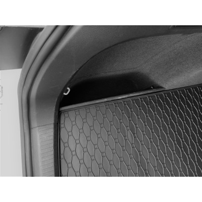 Vana do kufru na VW Golf VII., variant, horní poloha, Rigum